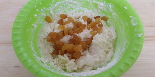 Рецепт сырников с изюмом