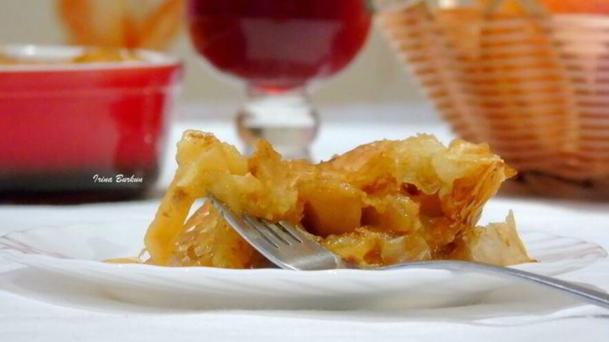 Рецепт яблочно-карамельного пирог с тестом фило