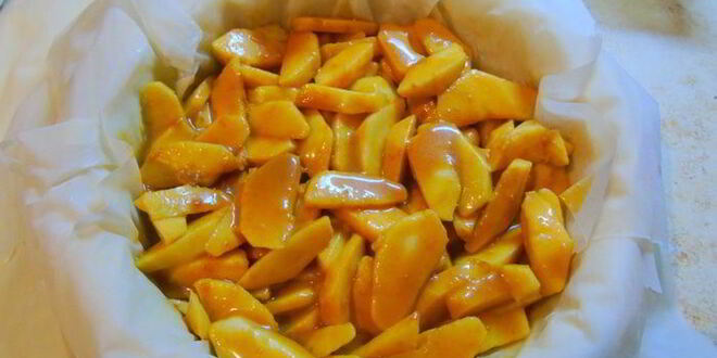 Рецепт яблочно-карамельного пирог с тестом фило