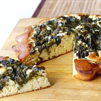 Бисквит на кефире с консервированным щавелем