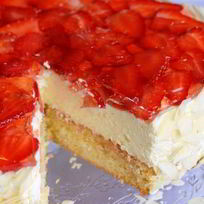 Рецепт Нежного торта с маскарпоне и клубникой