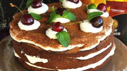 Рецепт Шоколадного торта с творожным кремом и вишней