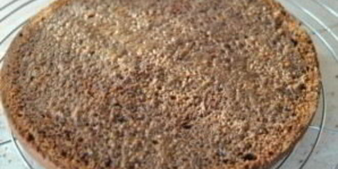 Рецепт шоколадного торта с творожным кремом и вишней