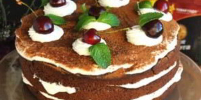 Рецепт шоколадного торта с творожным кремом и вишней