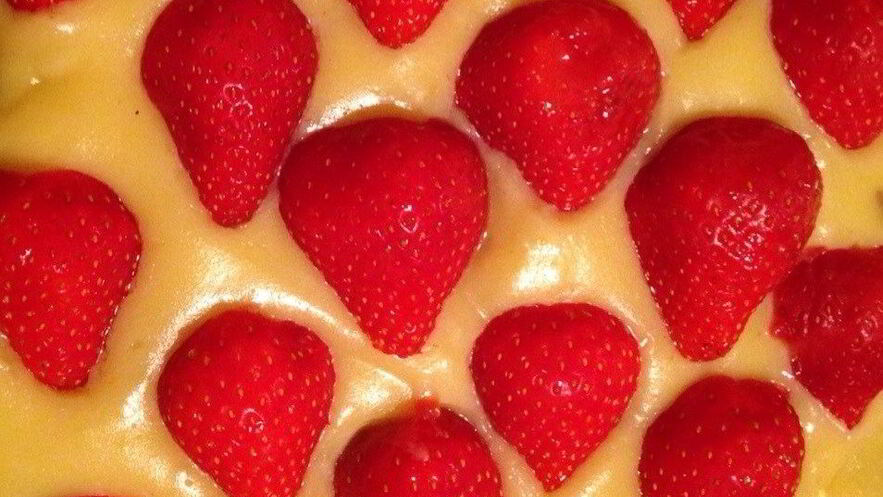 Рецепт торта с клубникой и заварным кремом