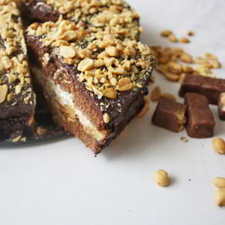 Рецепт Торта Сникерс с двумя кремами