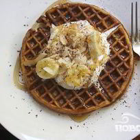 Кокосовые вафли со взбитыми сливками