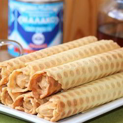 Рецепт Простых вафельных трубочек с вареной сгущенкой