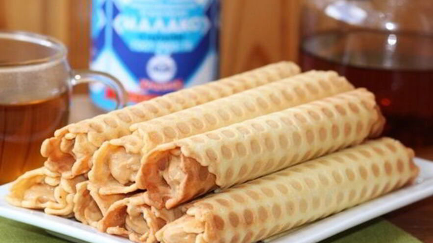 Рецепт простых вафельных трубочек с вареной сгущенкой