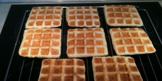 Рецепт слоеных вафель с карамельными яблоками