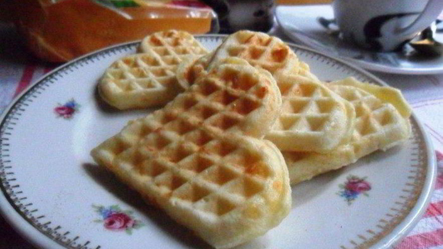 Рецепт сметанных вафель с сыром
