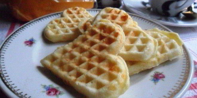 Рецепт сметанных вафель с сыром