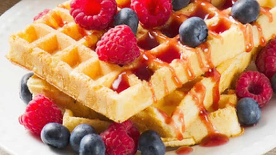 Рецепт вафель с черникой и малиной