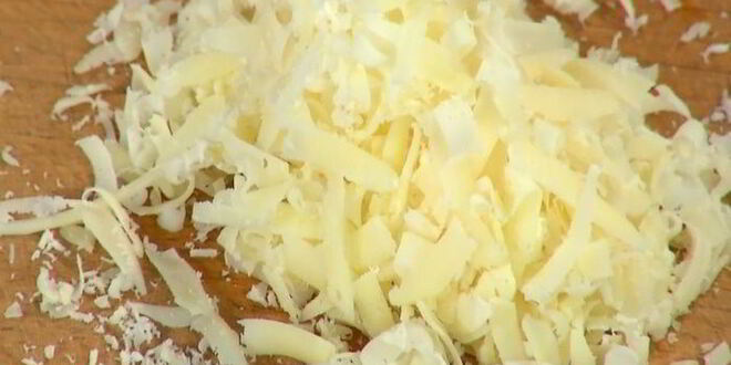 Рецепт вафель с помидорами, яйцом и грудинкой