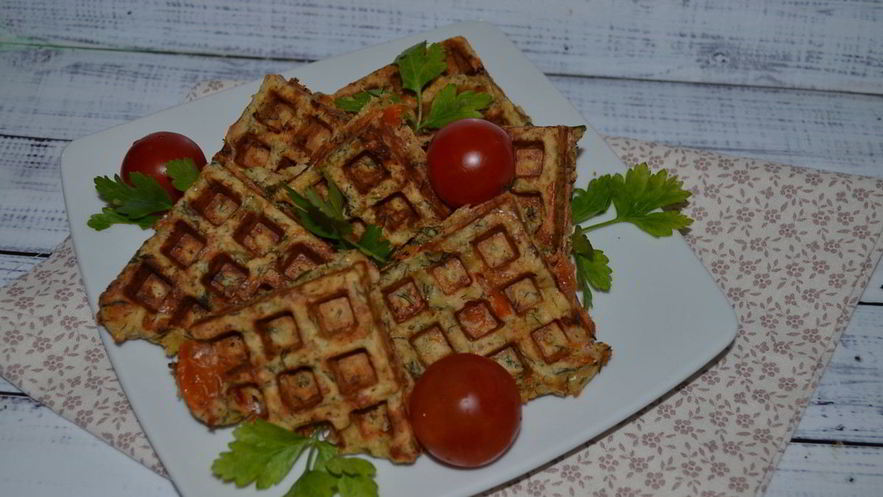Рецепт вафель с сыром и помидором