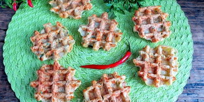 Рецепт закусочных сырных вафель с болгарским перцем и зеленью