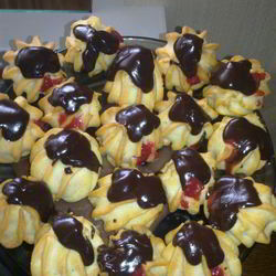 Рецепт Профитролей с клубникой и шоколадом