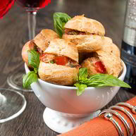 Рецепт Профитролей с острым куриным салатом