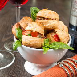 Рецепт Профитролей с острым куриным салатом