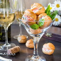 Рецепт Профитролей со сливочным сыром и лососем