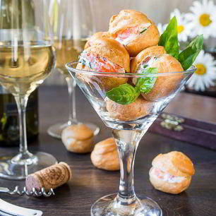 Рецепт Профитролей со сливочным сыром и лососем