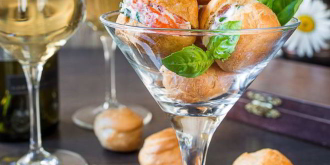 Рецепт профитролей со сливочным сыром и лососем