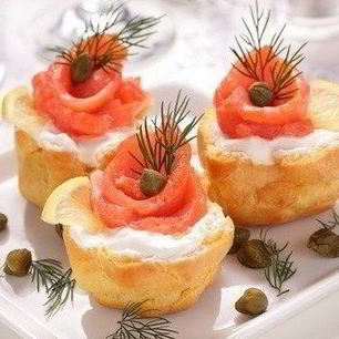 Рецепт Закусочных профитролей с начинкой из сыра и семги