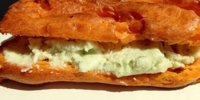 Рецепт закусочных томатных эклеров с кремом из моцареллы