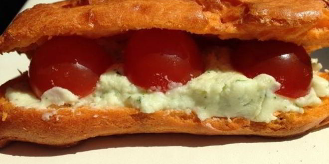 Рецепт закусочных томатных эклеров с кремом из моцареллы