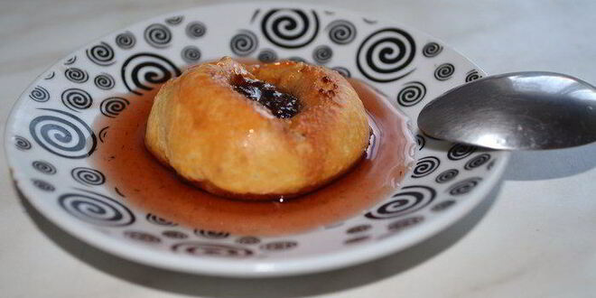 Рецепт заварных пирожных эклеров с клубничным сиропом