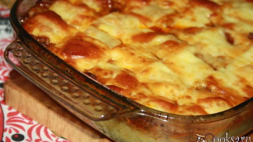 Рецепт картофельной запеканки с говяжьим фаршем, пекинской капустой, кабачками и сыром сулугуни