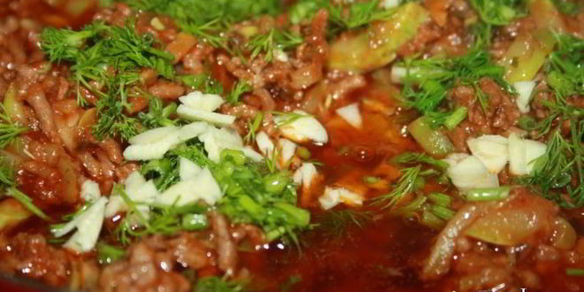 Рецепт картофельной запеканки с говяжьим фаршем, пекинской капустой, кабачками и сыром сулугуни