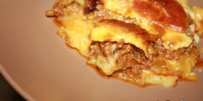 Рецепт картофельной запеканки с говяжьим фаршем, пекинской капустой, кабачками и сыром сулугуни