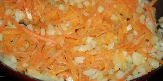 Рецепт картофельной запеканки с говяжьим фаршем, пекинской капустой, кабачками и сыром сулугуни