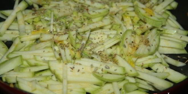 Рецепт картофельной запеканки с говяжьим фаршем, пекинской капустой, кабачками и сыром сулугуни