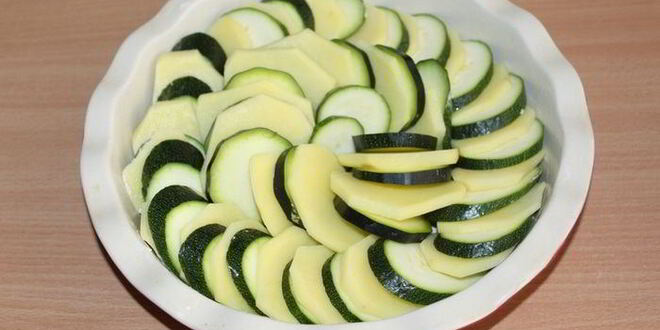 Рецепт картофельно-кабачковой запеканка под сливочным соусом