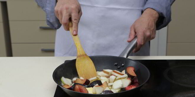 Рецепт манной фруктовой запеканки с грушами и сливами