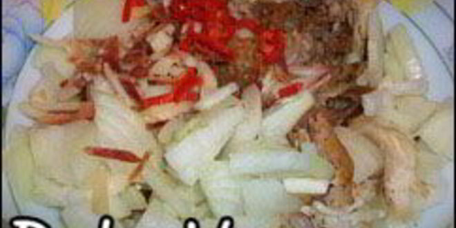 Рецепт острой картофельной запеканки с курицей, сосисками и перцем чили