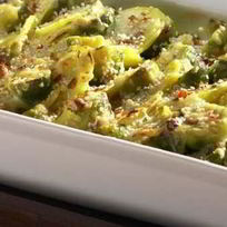 Острая запеканка из картофеля и брюссельской капусты