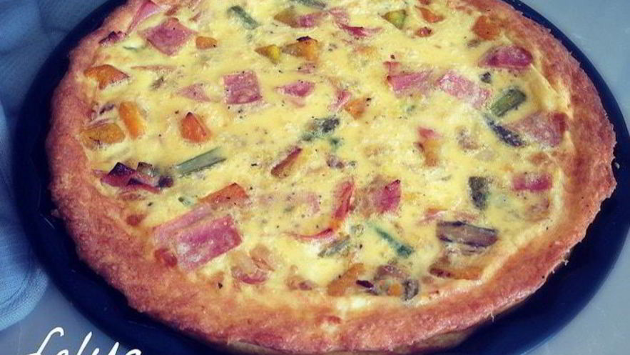 Рецепт тыквенной запеканки со спаржей, с сырной корочкой и колбаской из индейки