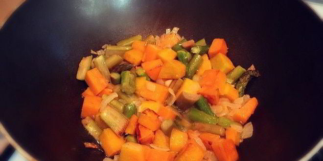 Рецепт тыквенной запеканки со спаржей, с сырной корочкой и колбаской из индейки