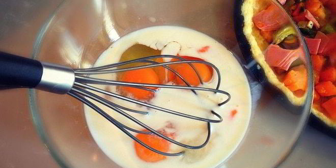 Рецепт тыквенной запеканки со спаржей, с сырной корочкой и колбаской из индейки