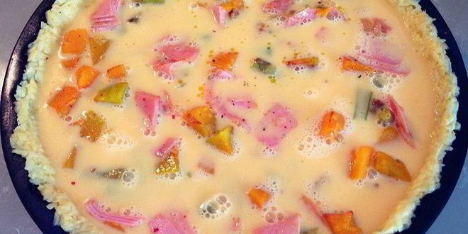 Рецепт тыквенной запеканки со спаржей, с сырной корочкой и колбаской из индейки