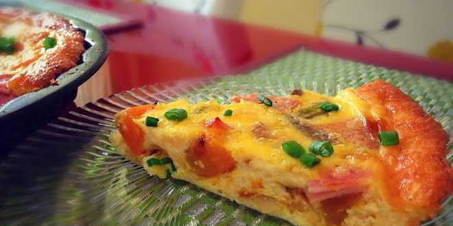 Рецепт тыквенной запеканки со спаржей, с сырной корочкой и колбаской из индейки