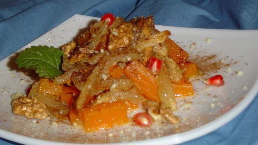 Рецепт тыквенно-яблочной запеканка с ореховой посыпкой и зернами граната