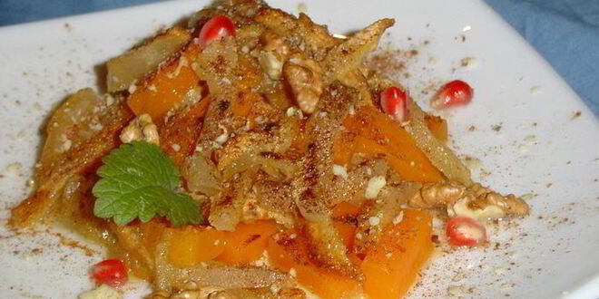 Рецепт тыквенно-яблочной запеканка с ореховой посыпкой и зернами граната