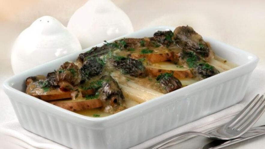 Рецепт запеканки из белой спаржи, картофеля и сморчков