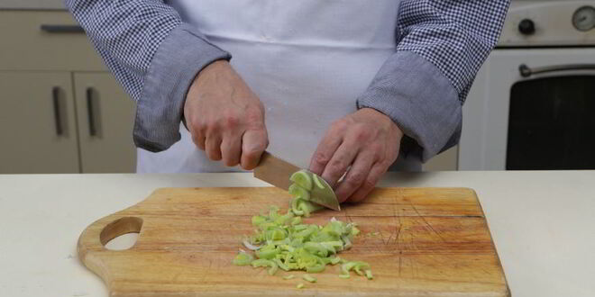 Рецепт запеканки из крабовых палочек и лука-порея