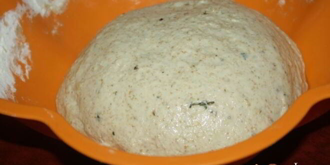 Рецепт ароматного хлеба с цельнозерновой мукой и сухой кавказской аджикой ночного брожения