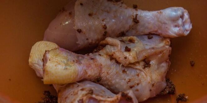 Рецепт куриных голеней с аджикой в слоеном тесте